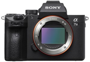 Беззеркальный фотоаппарат Sony Alpha 7 III Kit FE 28-70mm F3.5-5.6 OSS