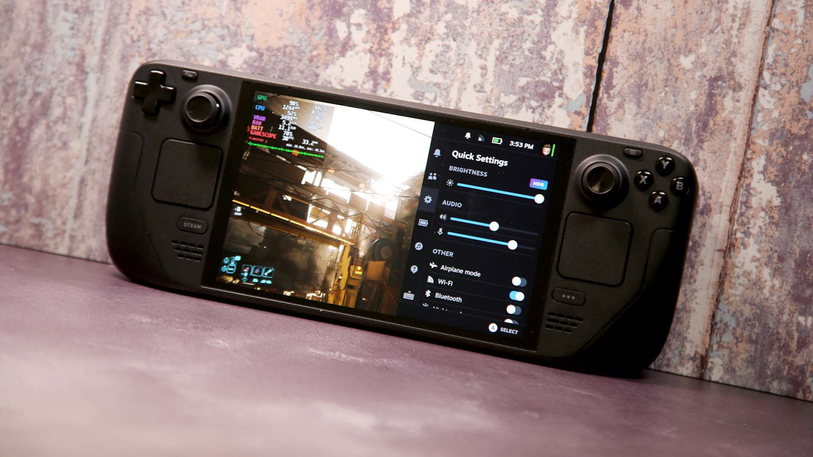 Картинка у OLED модели действительно выглядит красочнее. Фото: pcgamer.com Картинка у OLED модели действительно выглядит красочнее