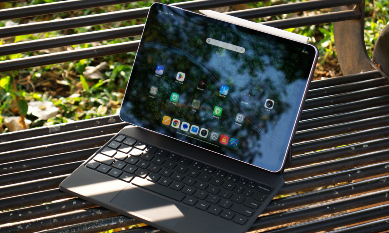 Xiaomi Pad 7 в полном обмундировании. Фото: gsmarena.com Xiaomi Pad 7 в полном обмундировании