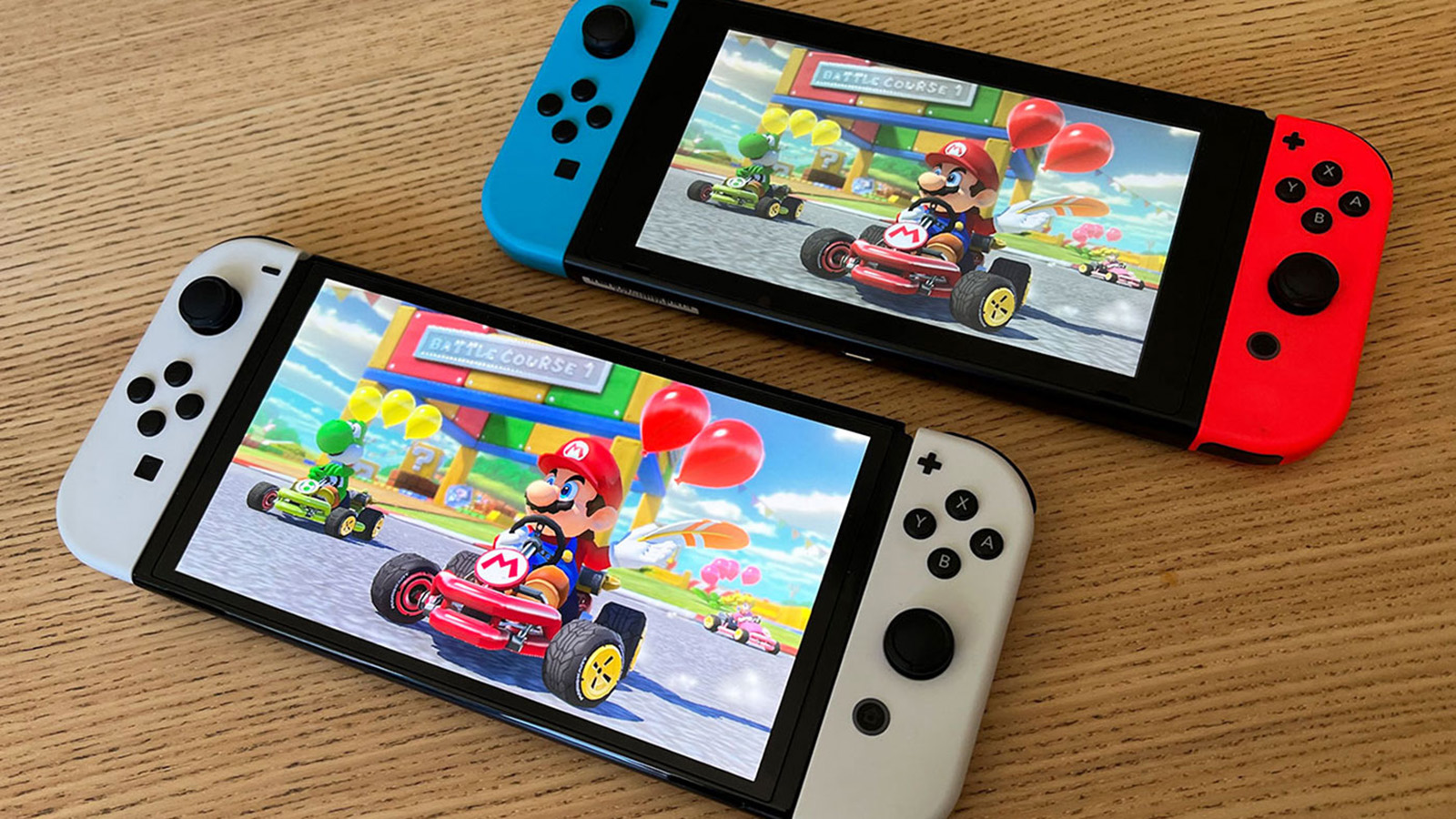 Сверху – Nintendo Switch LCD, снизу – Nintendo Switch OLED. Фото: press.start.com.au Сверху – Nintendo Switch LCD, снизу – Nintendo Switch OLED