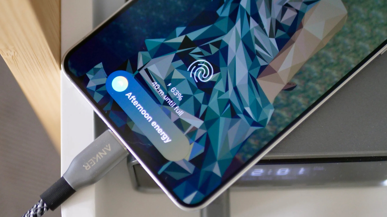 История с быстрой зарядкой продложается: не рискует Samsung ставить высокомощные элементы. Фото: digitaltrends.com История с быстрой зарядкой продложается: не рискует Samsung ставить высокомощные элементы.