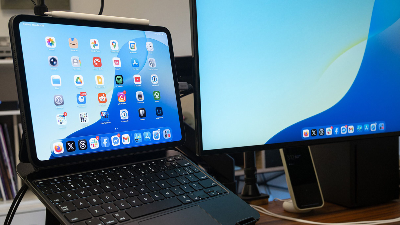 Apple продолжает стирать грань между планшетами и ноутбуками. Фото: pocket-lint.com Apple продолжает стирать грань между планшетами и ноутбуками.