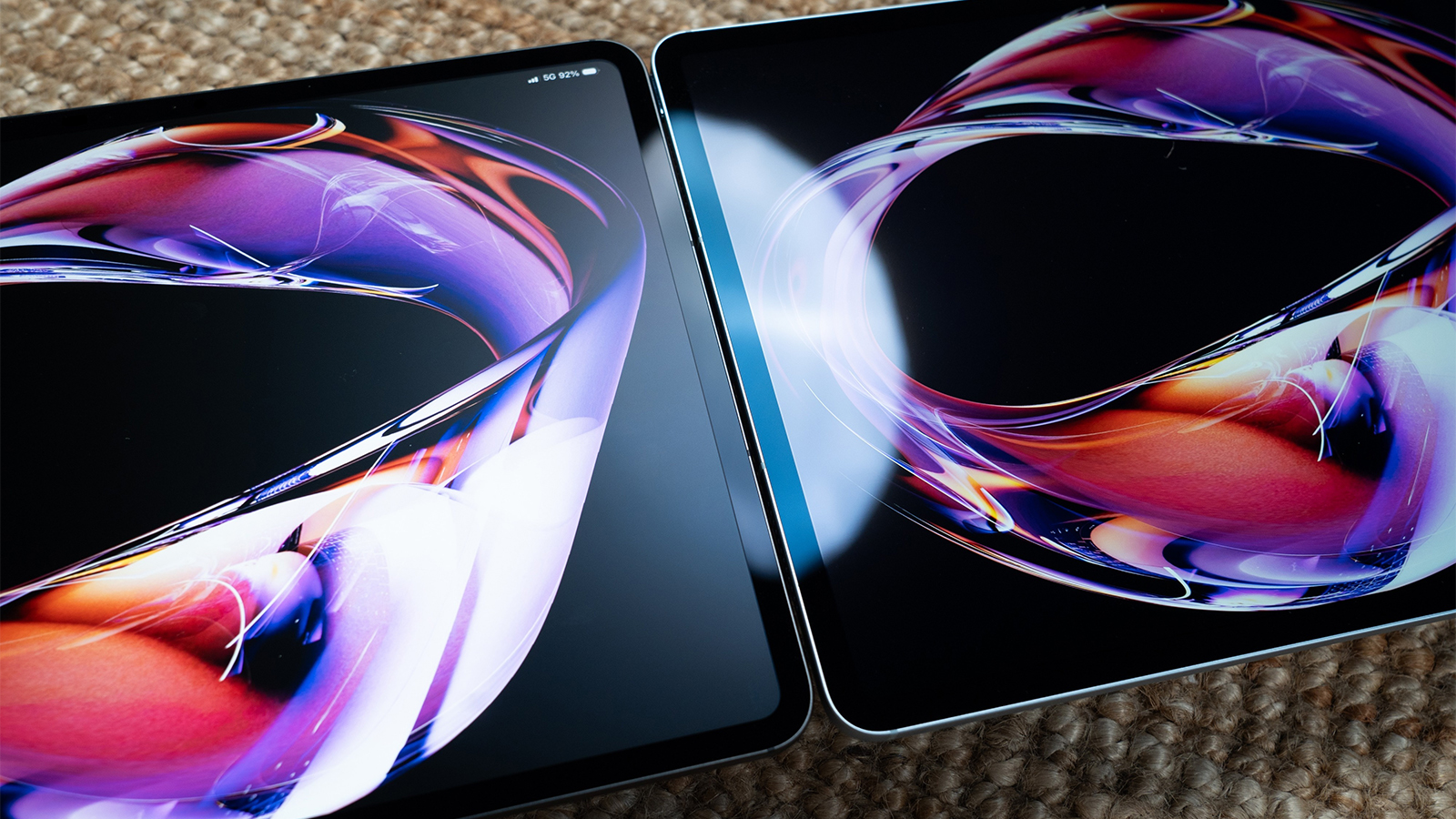 iPad Pro 2025 (слева) с нанотекстурой рядом с iPad Air 2025 (справа). Фото: tweakers.net iPad Pro 2025 (слева) с нанотекстурой рядом с iPad Air 2025 (справа)