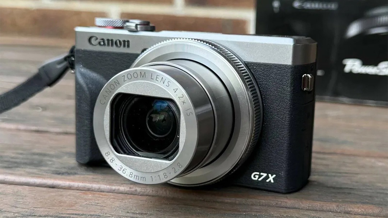 G7 X Mark III выпускается в двух цветах: серебристом и чёрном. Фото: eftm.com G7 X Mark III выпускается в двух цветах: серебристом и чёрном.