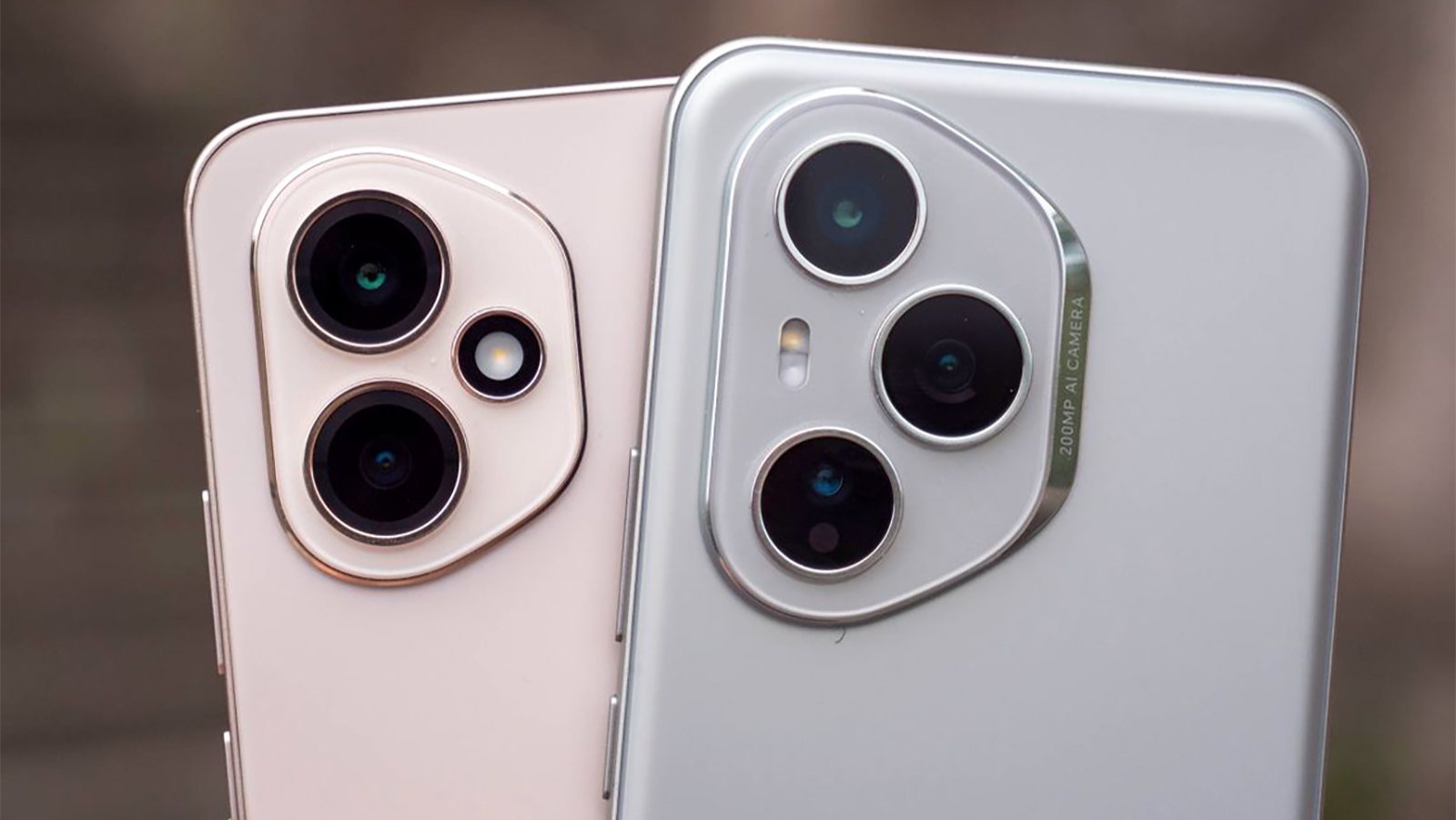 Блоки камер: Слева - Honor 400 (2 объектива), справа - Honor 400 Pro (3 объектива). Фото: dday.it Блоки камер: Слева - Honor 400 (2 объектива), справа - Honor 400 Pro (3 объектива)